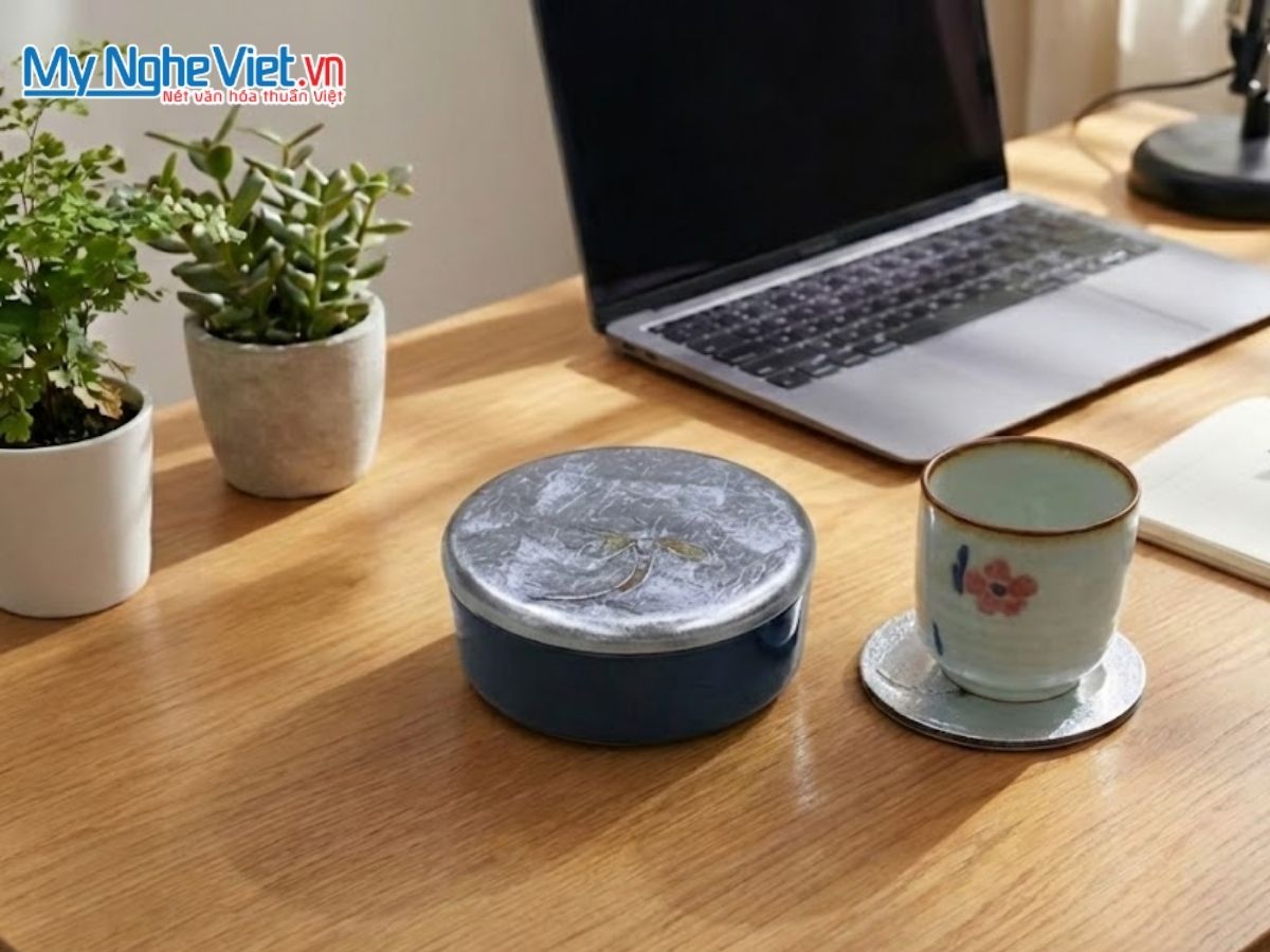 Đế Lót Ly tròn cẩn Chuồn Chuồn nền bạc D11xH5cm DLL10-2