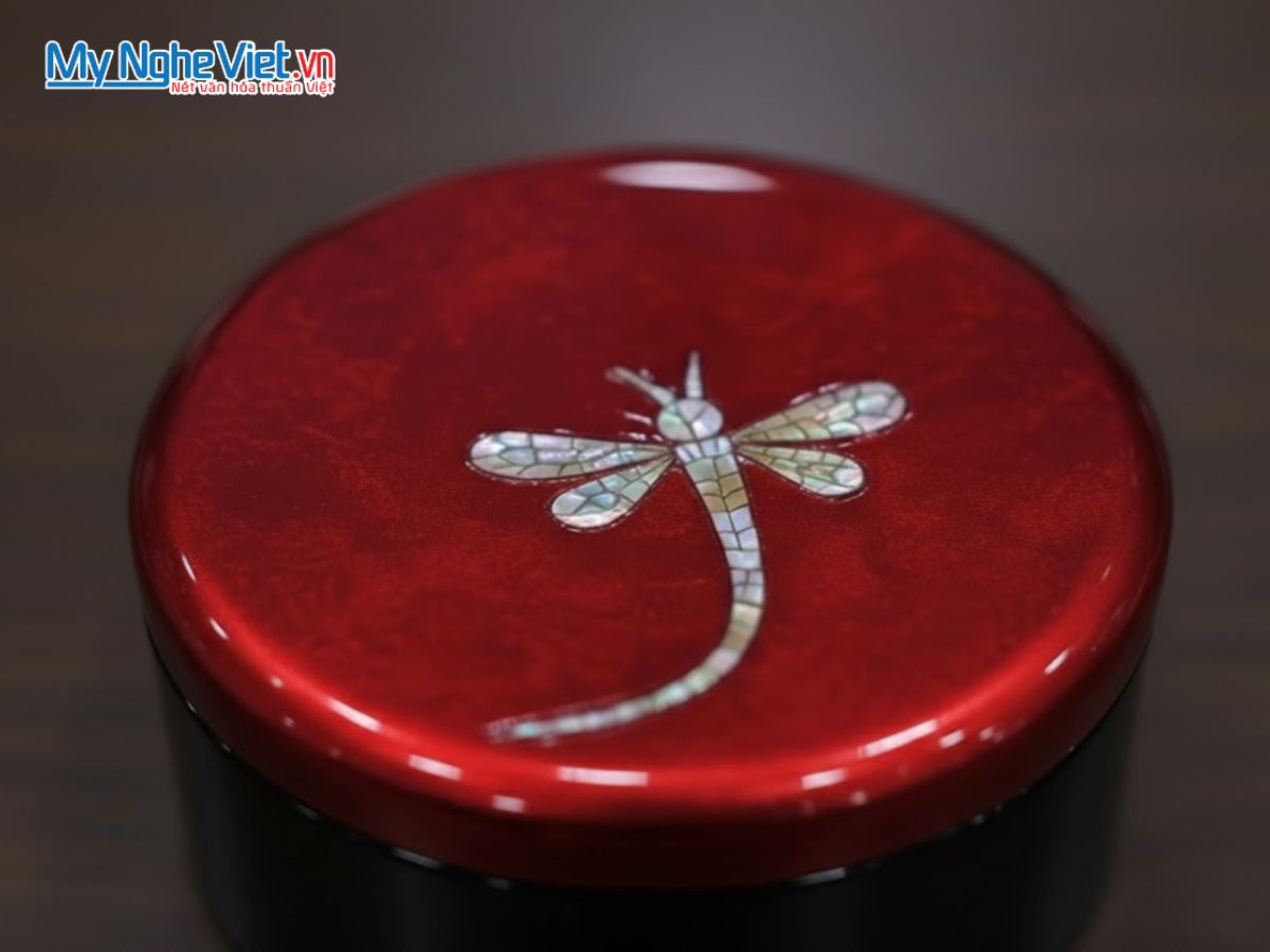 Đế Lót Ly tròn cẩn Chuồn Chuồn nền đỏ D11xH5cm DLL10-1