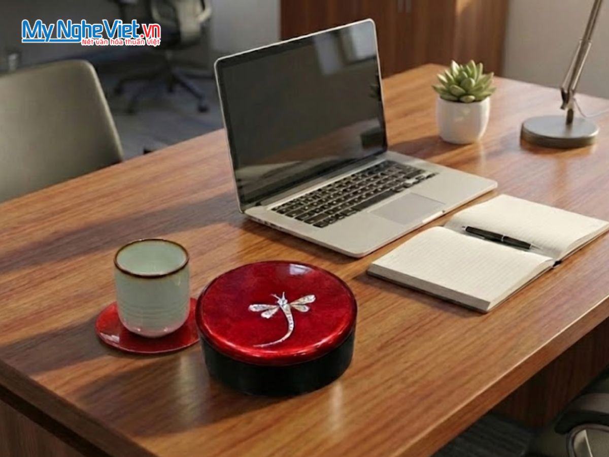 Đế Lót Ly tròn cẩn Chuồn Chuồn nền đỏ D11xH5cm DLL10-1