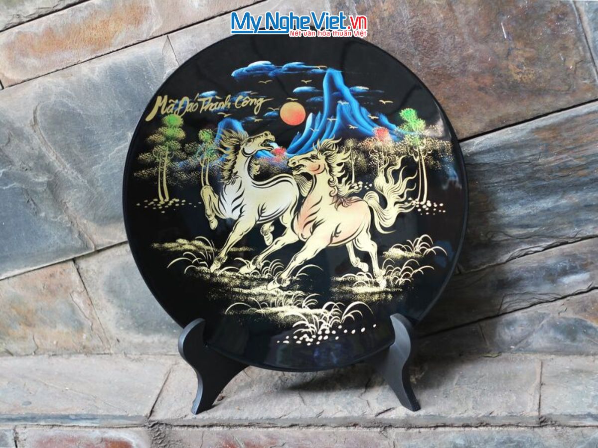 Tranh đĩa sơn mài mã đáo thành công đắp nổi MNV-TD358