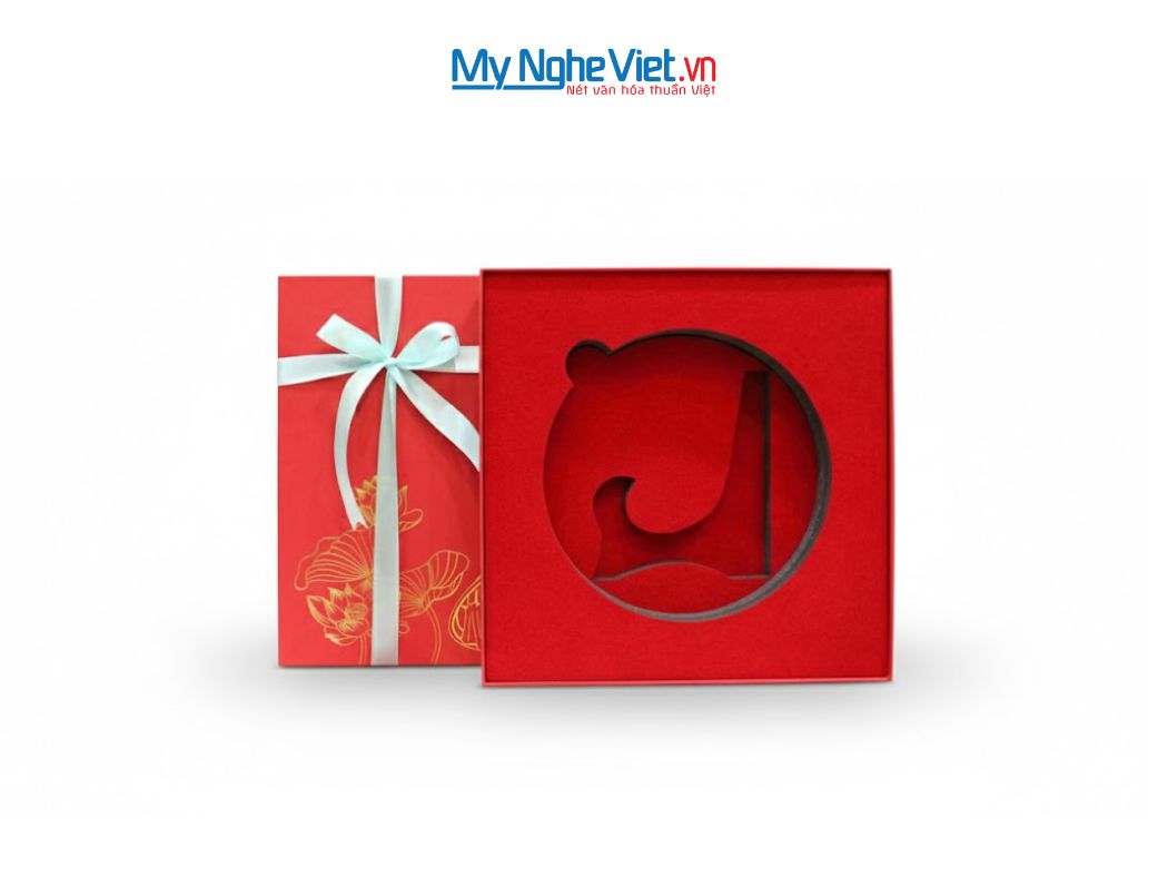 Tranh đĩa sơn mài hoa sen đắp nổi nền đỏ và hộp quà tặng cao cấp CBTD25-3