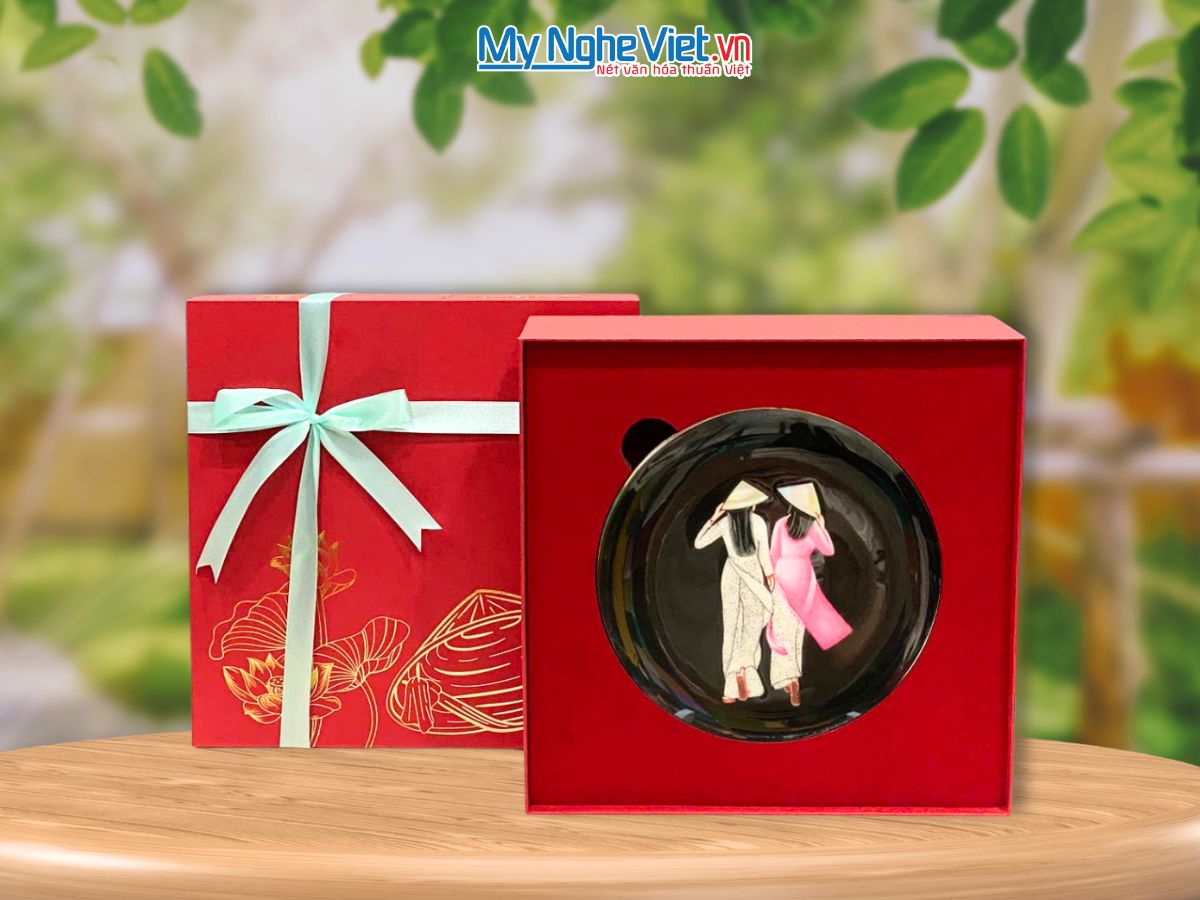 Tranh đĩa Cô Gái cẩn trứng D25cm TD25-1TBL