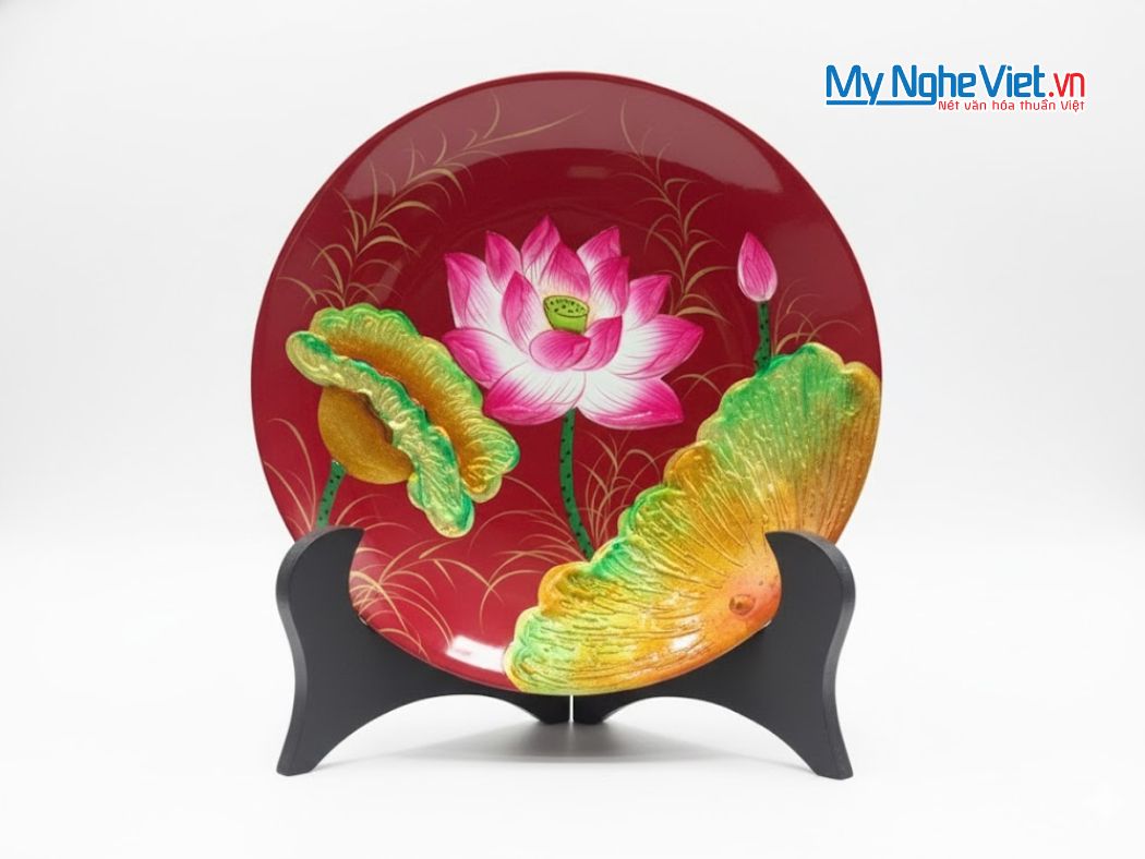 Tranh đĩa sơn mài hoa sen đắp nổi nền đỏ và hộp quà tặng cao cấp CBTD25-3