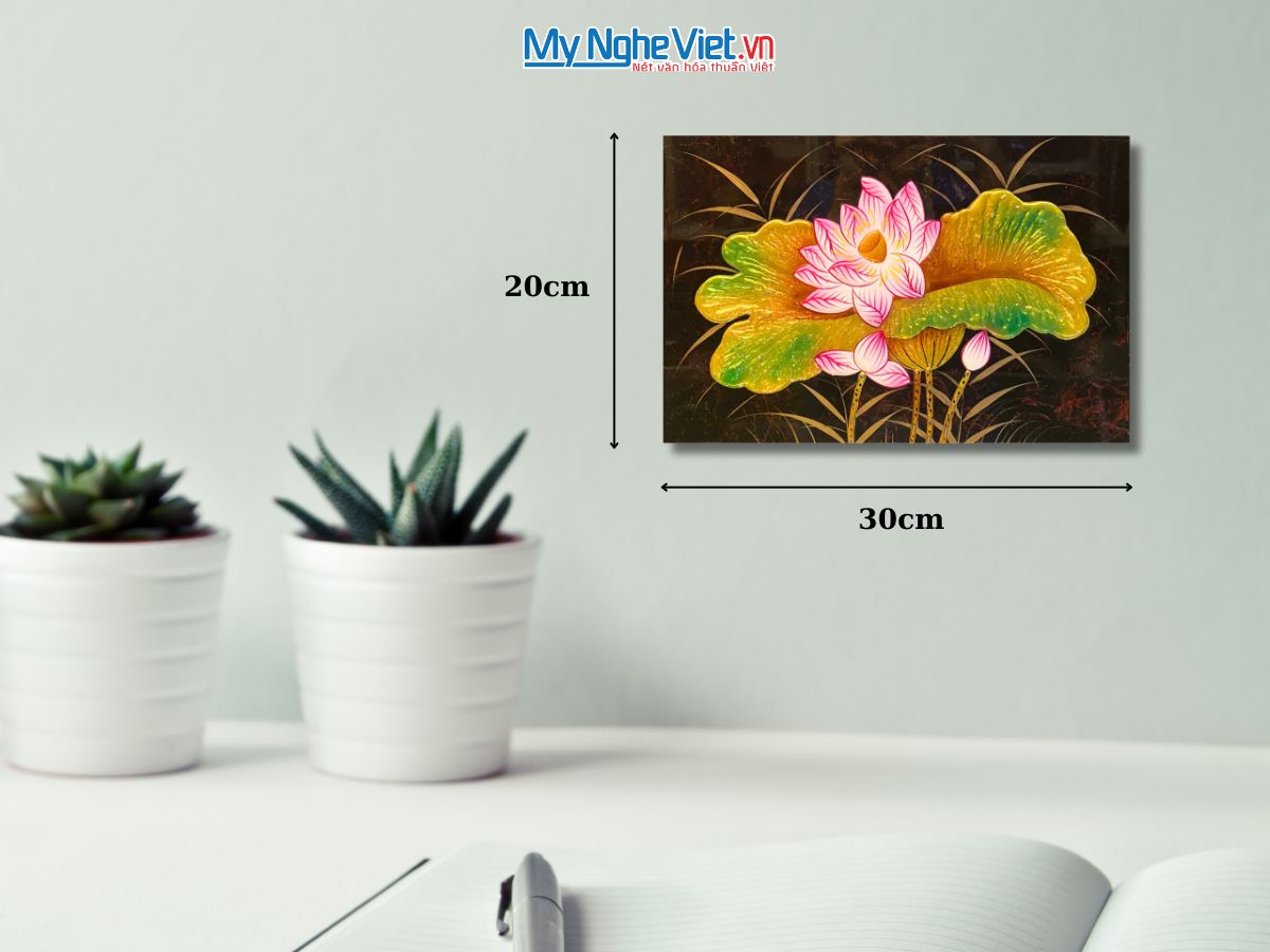 Tranh sơn mài hoa sen đắp nổi nền đen TSM23/1