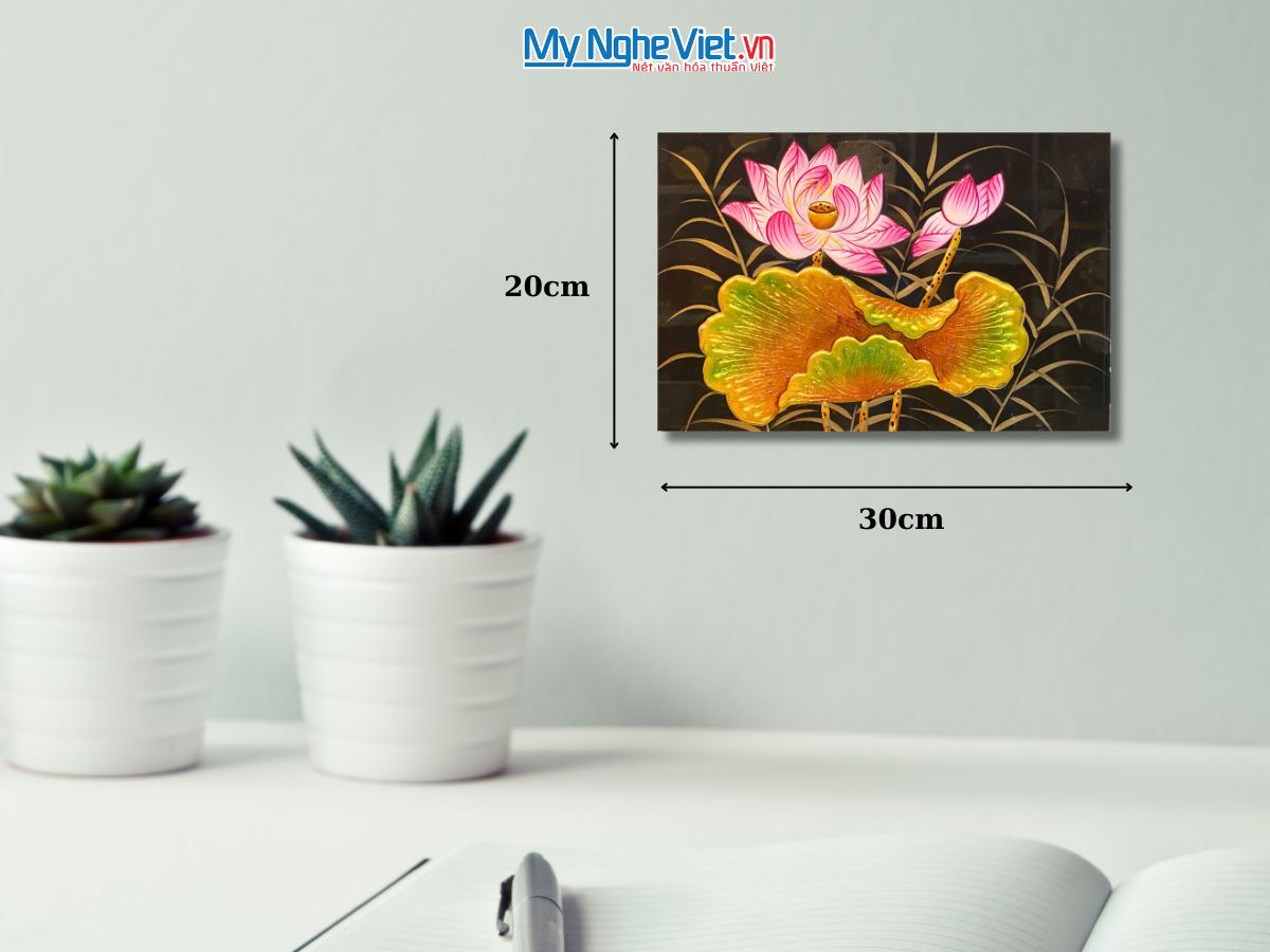 Tranh sơn mài hoa sen đắp nổi nền đen TSM23/1