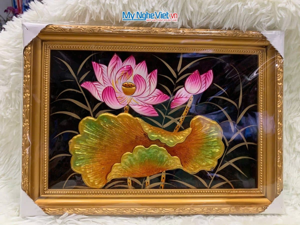 Bộ tranh sơn mài hoa sen nền đen và khung vàng TSM20303/khung