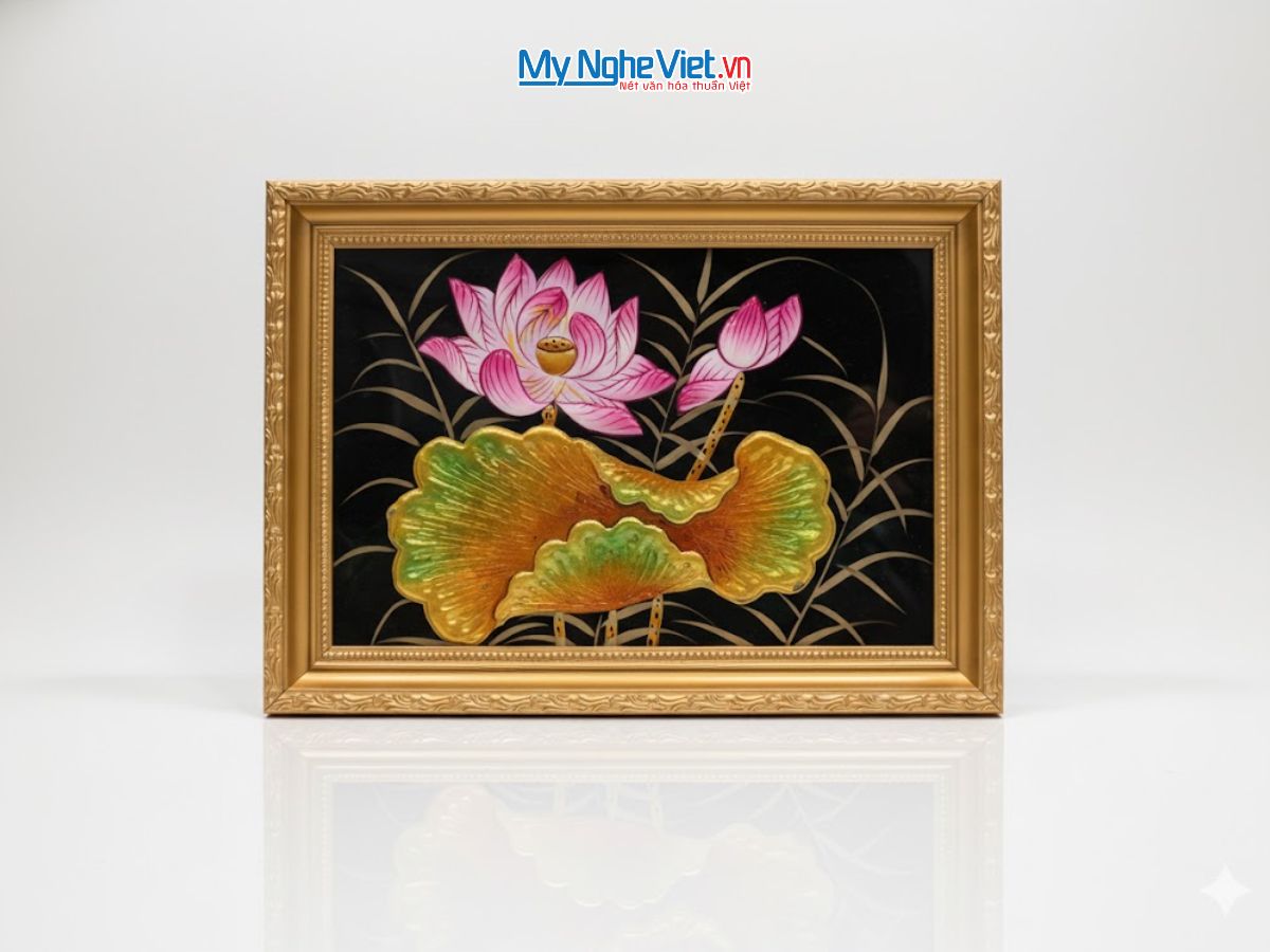 Bộ tranh sơn mài hoa sen nền đen và khung vàng TSM20303/khung