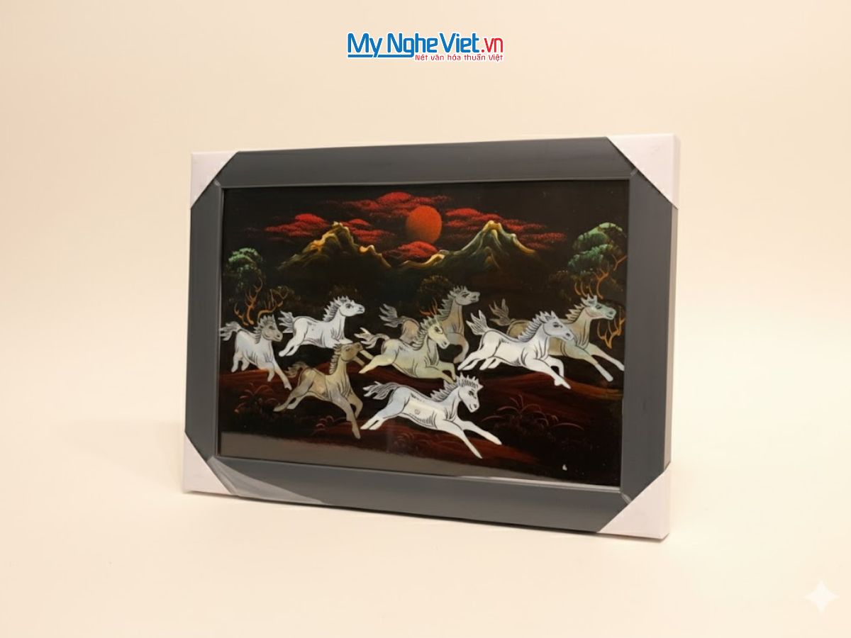 Bộ tranh sơn mài mã đáo thành công cẩn ốc chìm và khung đen TSM20301/khung