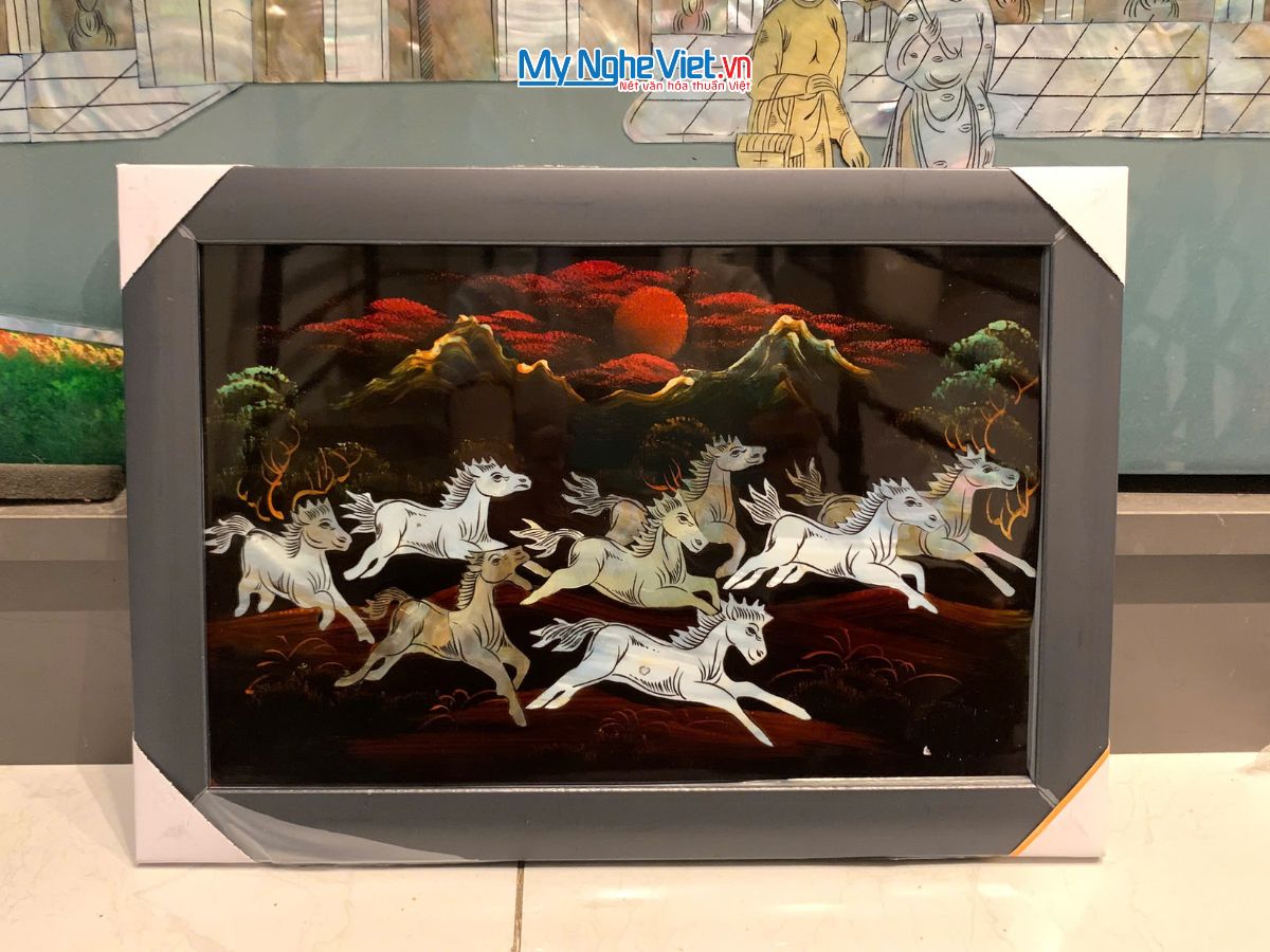 Bộ tranh sơn mài mã đáo thành công cẩn ốc chìm và khung đen TSM20301/khung