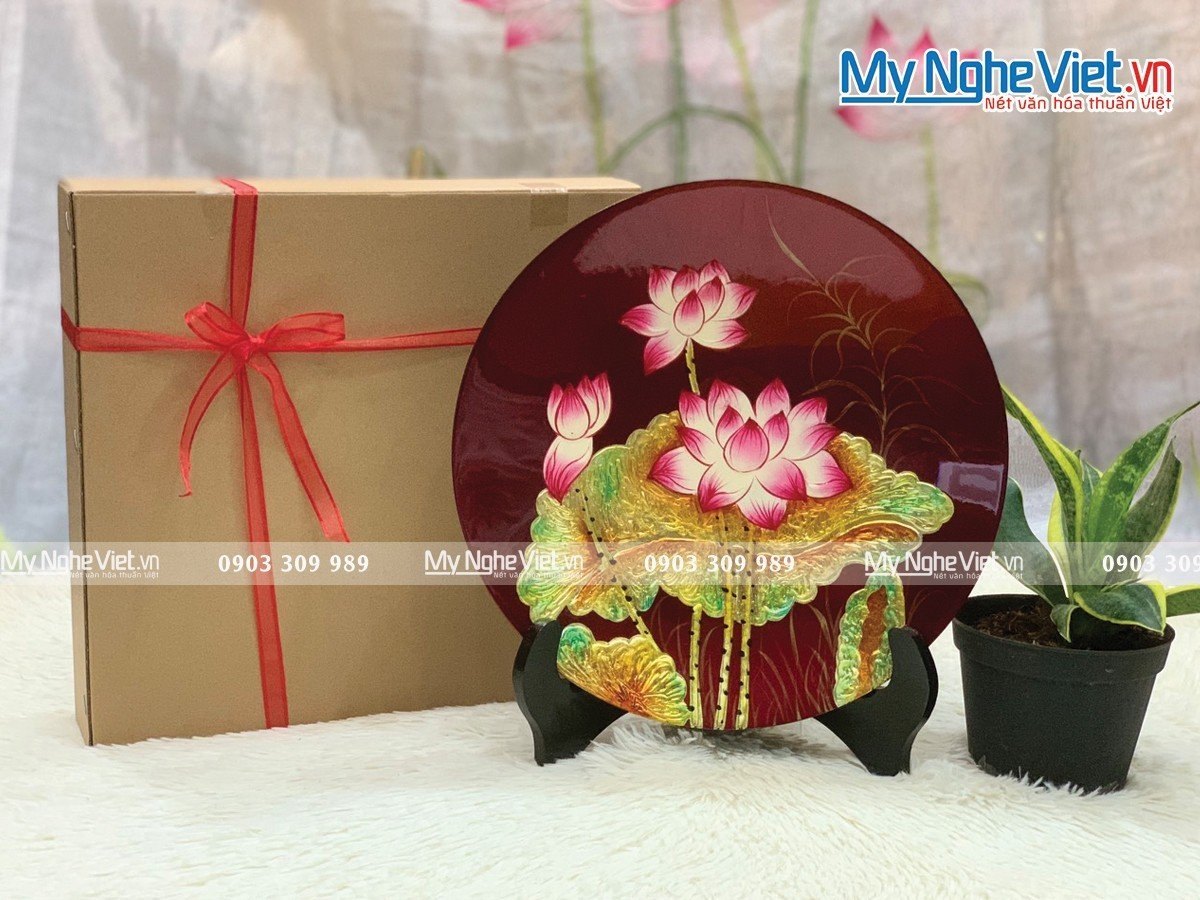 Tranh đĩa sơn mài hoa sen đắp nổi nền đỏ nhiều mẫu D35 TD353-2