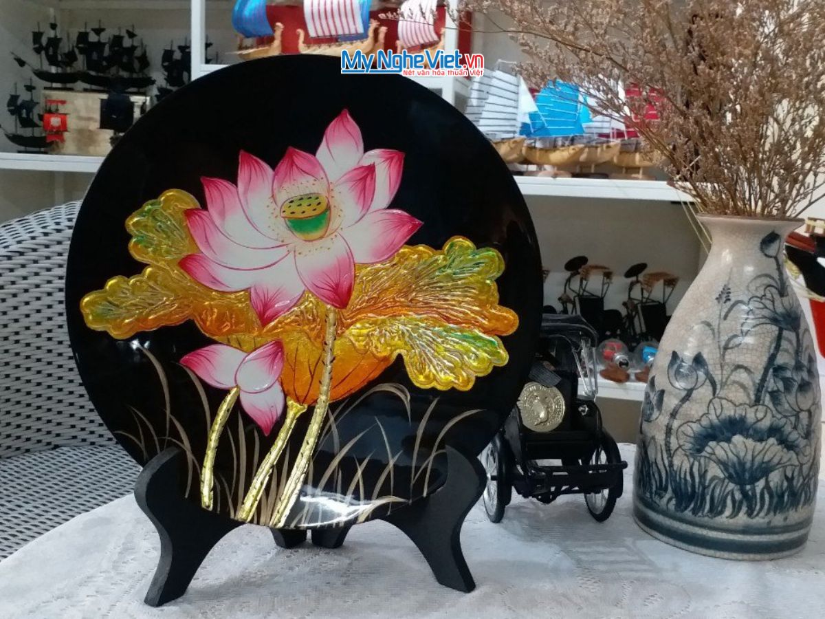 Tranh đĩa sơn mài hoa sen đắp nổi nền đen nhiều mẫu D35 TD353-1
