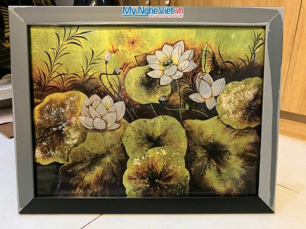 Tranh sơn mài vẽ sen giả cổ 30x40 có khung 35x45