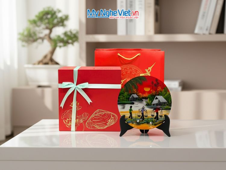 Tranh Đĩa Sơn Mài Đồng Quê Màu Đỏ Nhiều Mẫu D25cm TD25-2