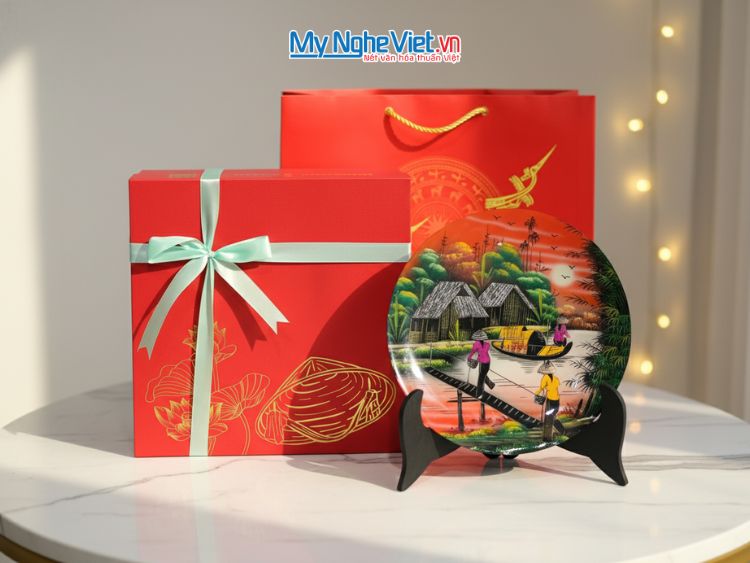 Tranh Đĩa Sơn Mài Đồng Quê Màu Đỏ Nhiều Mẫu D25cm TD25-2