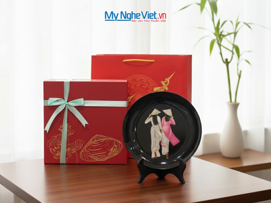 Tranh đĩa Cô Gái cẩn trứng D25cm TD25-1TBL