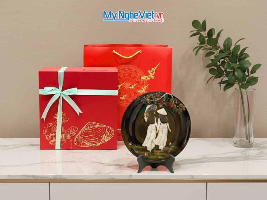 Tranh đĩa Cô Gái cẩn trứng chìm cao cấp D30cm TD30-1TBL