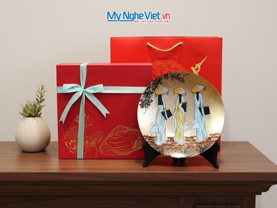 Tranh đĩa sơn mài Cô Gái dát lá vàng D25cm TD25-1TBL