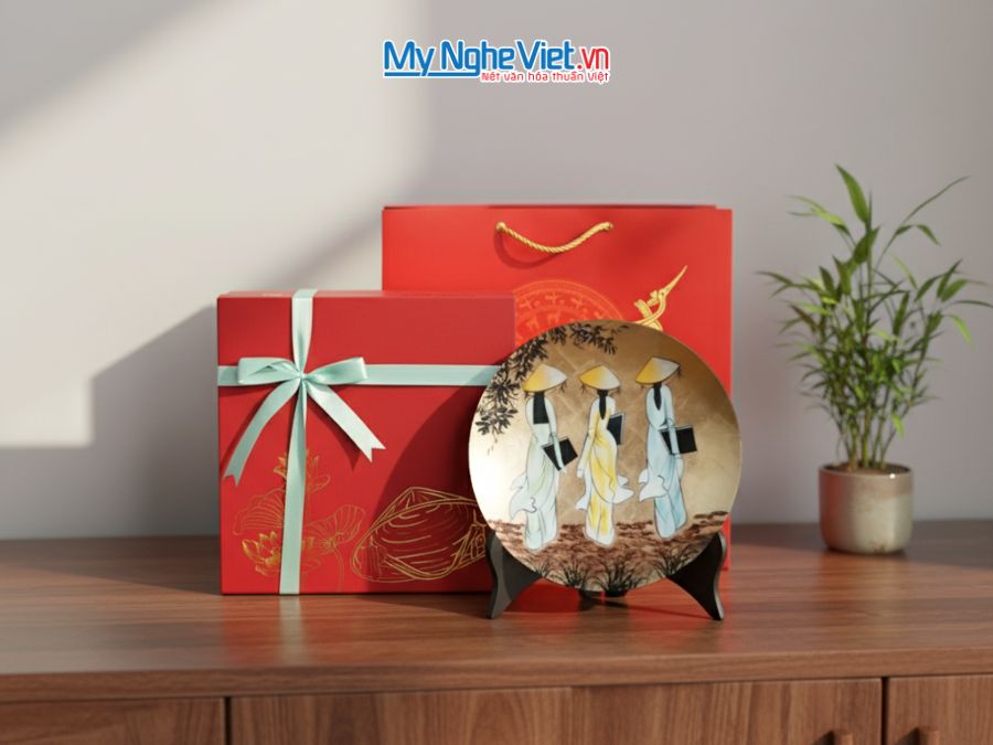 Tranh đĩa sơn mài Cô Gái dát lá vàng D25cm TD25-1TBL