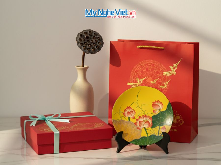 Tranh dĩa sơn mài hoa sen nền vàng D25 - TD25-TBL8