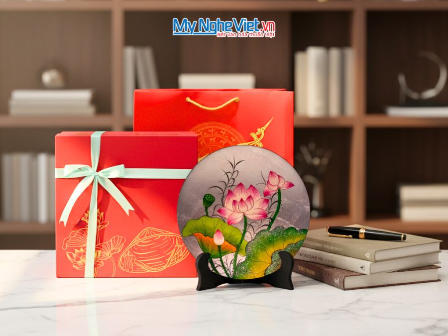 Tranh đĩa sơn mài hoa sen dát lá bạc D25 - TD25-TBL13