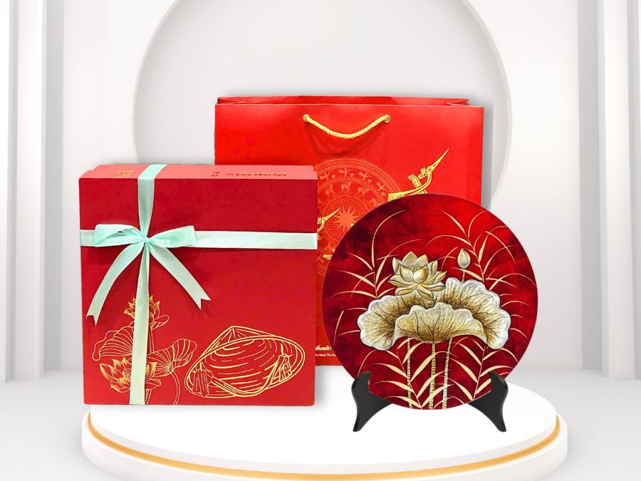 Tranh đĩa sơn mài hoa sen đắp nổi nền đỏ TD30SV/1.2