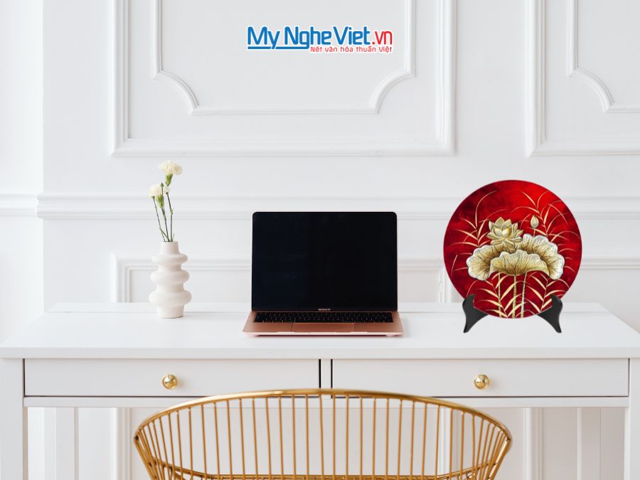 Tranh đĩa sơn mài hoa sen đắp nổi nền đỏ TD30SV/1.2