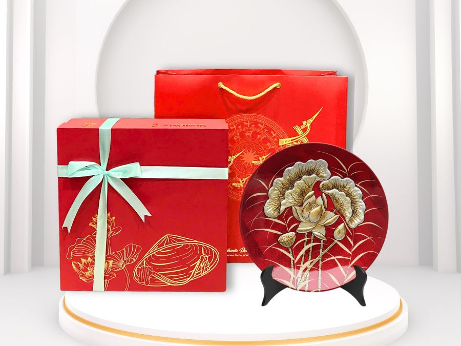 Tranh đĩa sơn mài hoa sen đắp nổi nền đỏ TD30SV/1.4