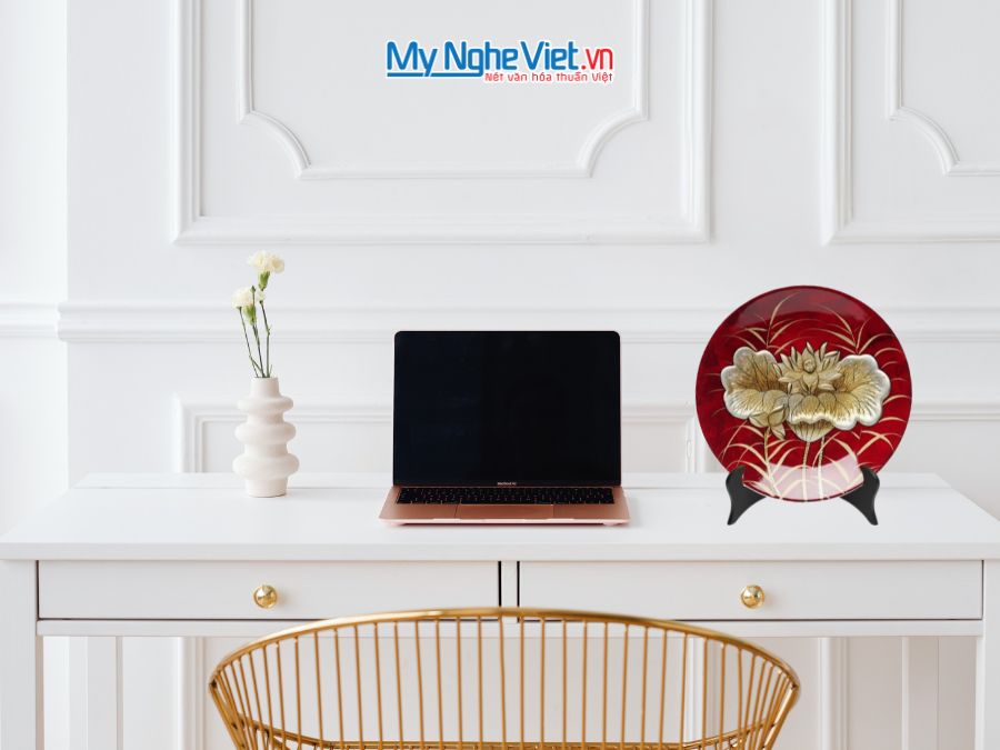 Tranh đĩa sơn mài hoa sen đắp nổi nền đỏ TD30SV/1.1