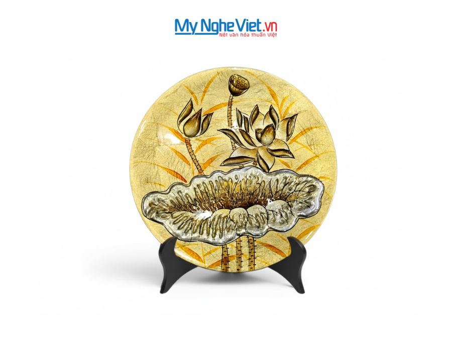 Tranh đĩa sơn mài hoa sen đắp nổi nền vàng TD30SV/2.1