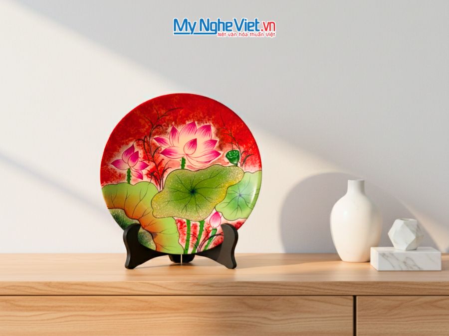 Tranh đĩa sơn mài hoa sen nền đỏ D25 TD25-TBL17
