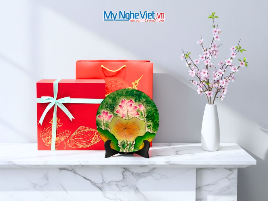 Tranh đĩa sơn mài hoa sen nền xanh lá D25 TD25-TBL15