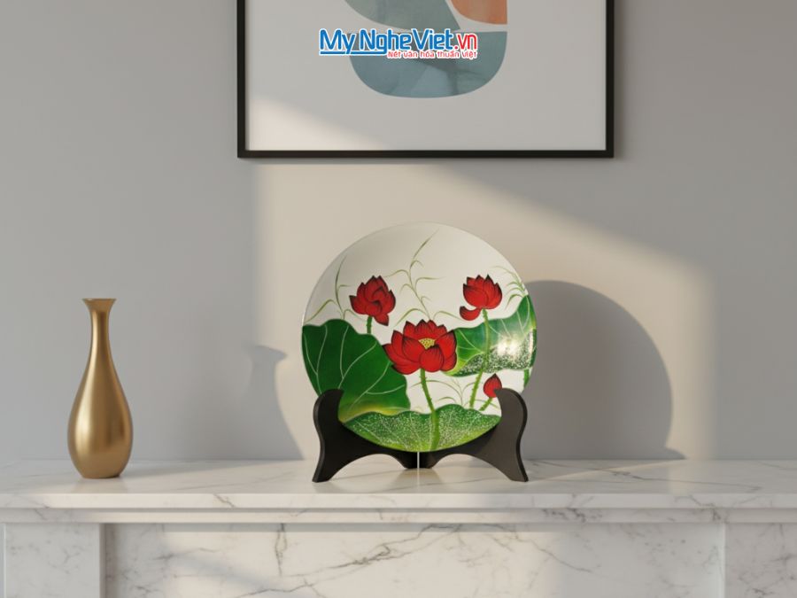 Tranh dĩa sơn mài hoa sen nền trắng và hộp quà tặng cao cấp TD25-TBL5 