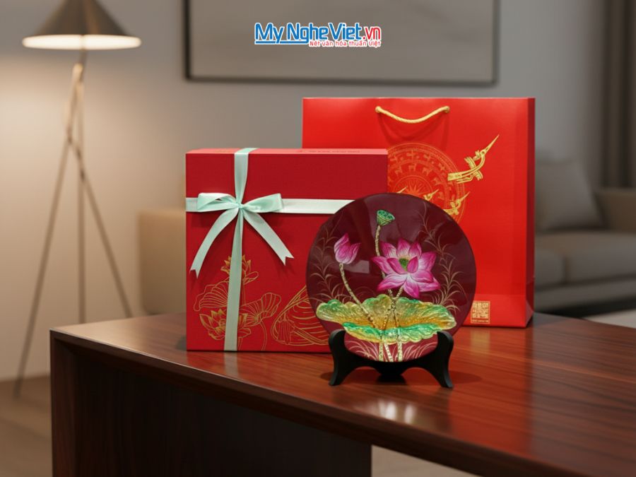 Tranh đĩa sơn mài vẽ tay hoa sen (nền đỏ) D20 TD20-3.2