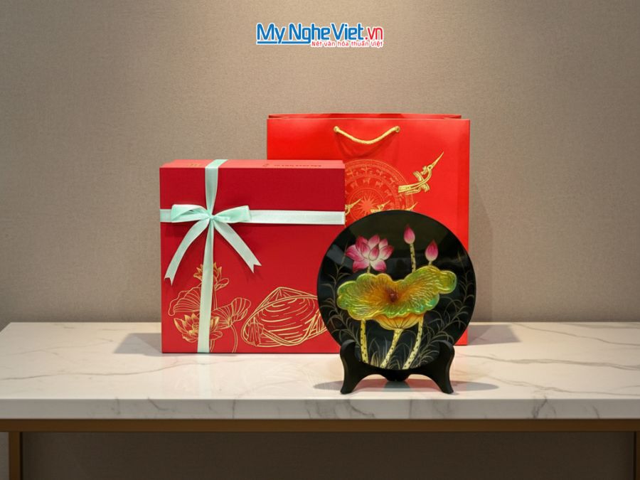 Tranh đĩa sơn mài vẽ tay hoa sen (nền đen) D20 TD20-3.2