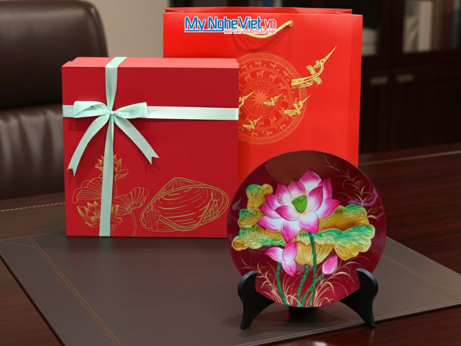 Tranh đĩa sơn mài vẽ tay hoa sen (nền đỏ) D20 TD20-3.2