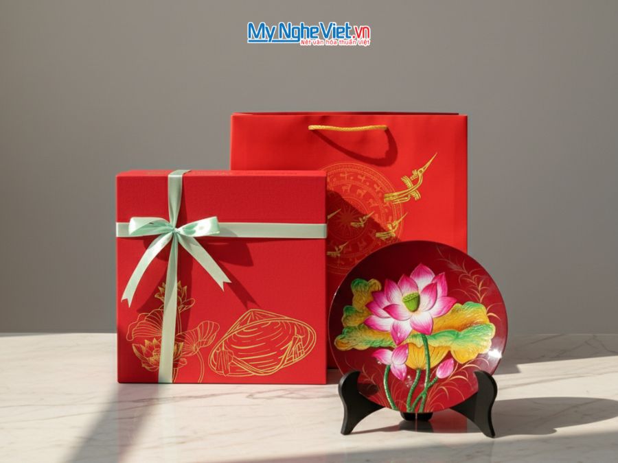 Tranh đĩa sơn mài vẽ tay hoa sen (nền đỏ) D20 TD20-3.2