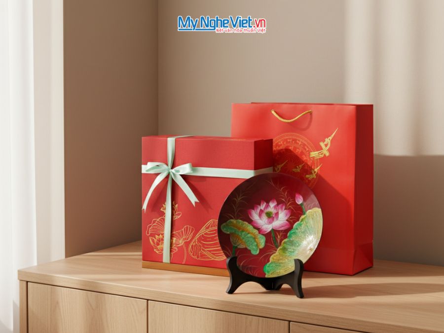 Tranh đĩa sơn mài vẽ tay hoa sen (nền đỏ) D25 TD25-3