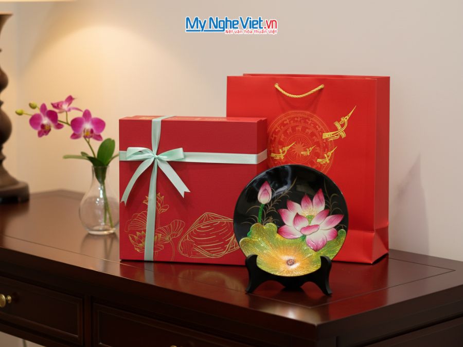 Tranh đĩa sơn mài vẽ tay hoa sen (nền đen) D25 TD25-3