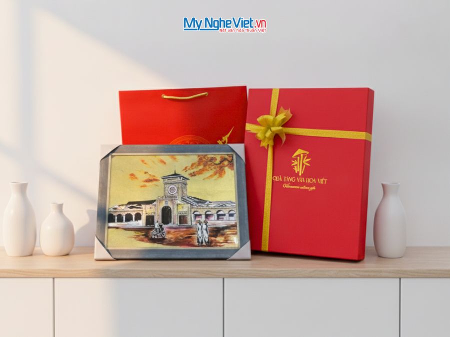 Tranh sơn mài dát vàng vẽ chợ Bến Thành 35x45cm TSM3545-1.5/1
