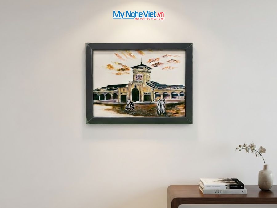 Tranh sơn mài Chợ Bến Thành nền trắng 35x45cm TSM3545-1.6