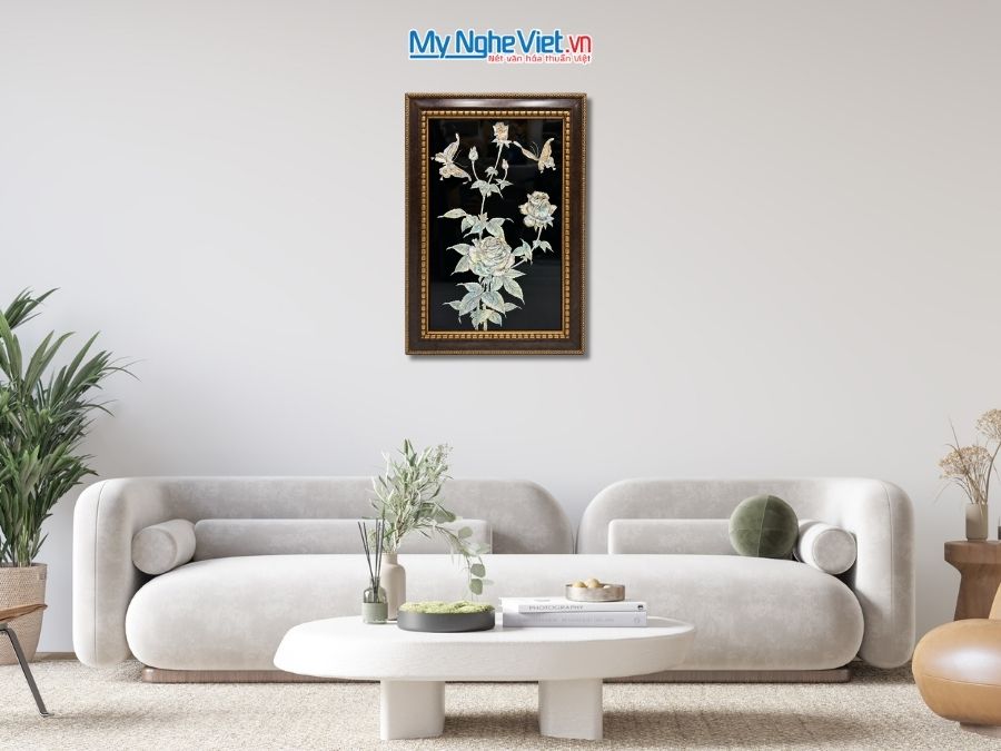Tranh Sơn Mài Hoa Hồng Cẩn Ốc Nền Đen 54x74cm TSM571-1.19