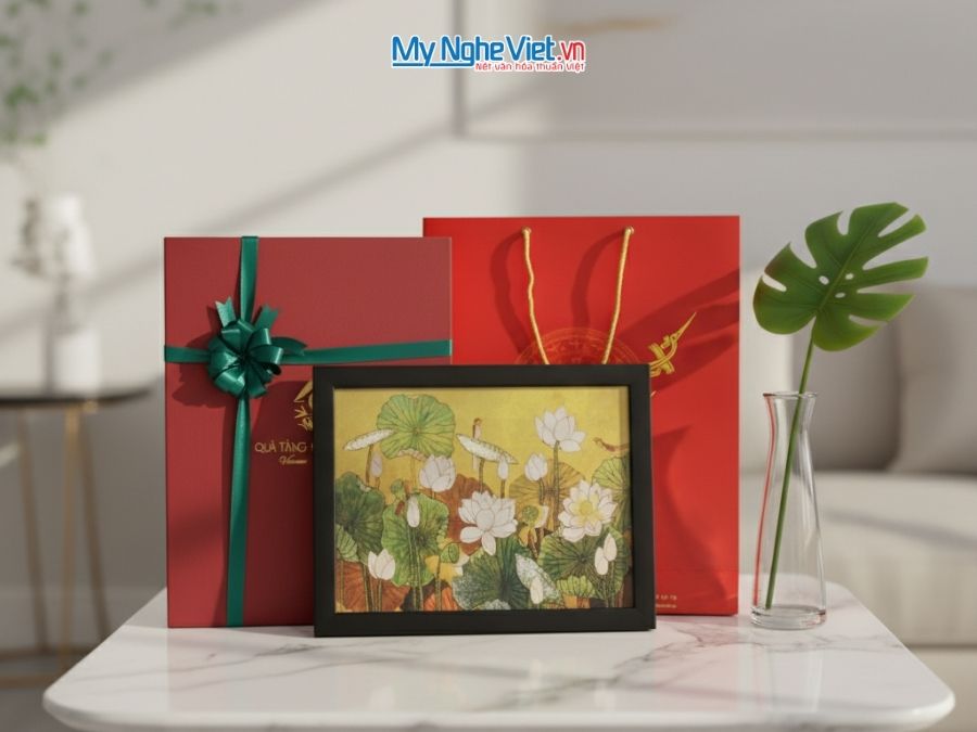 Tranh Sơn Mài Hoa Sen Và Hộp Quà Tặng Cao Cấp TBL34/17K3-6