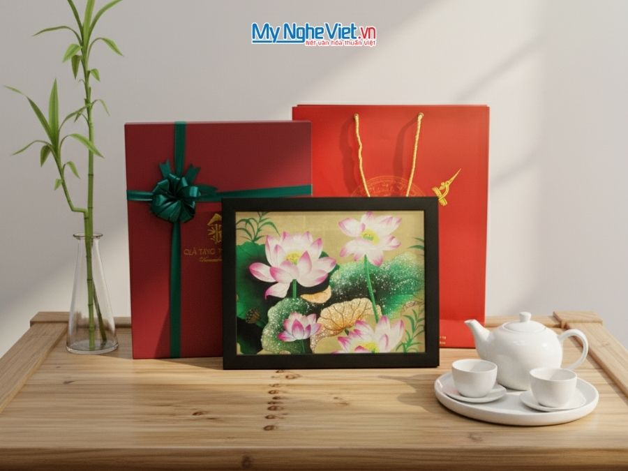 Tranh Sơn Mài Hoa Sen Và Hộp Quà Tặng Cao Cấp TBL34/17K3-8
