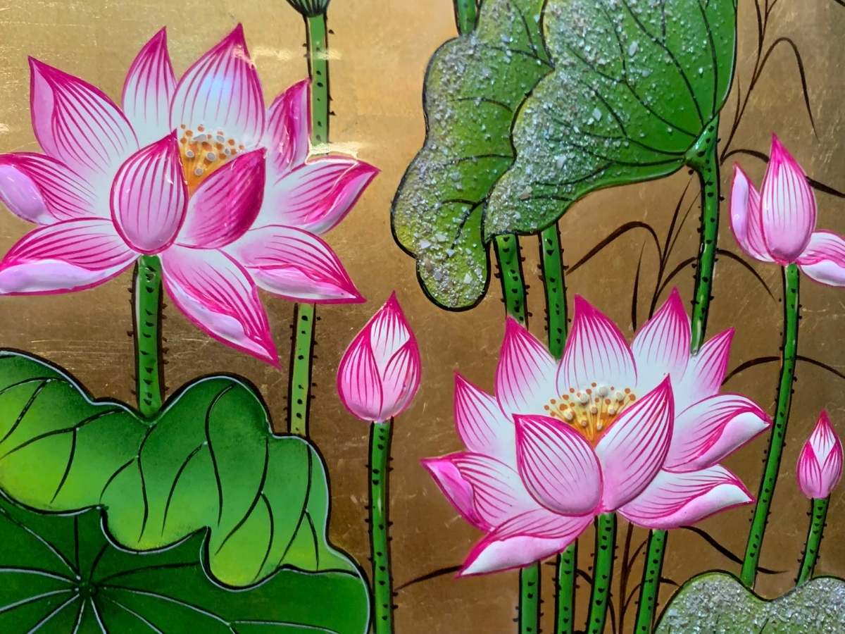 	Tranh sơn mài sen đắp nổi dát vàng 40x60 có khung 54x74cm TSM571-1.12