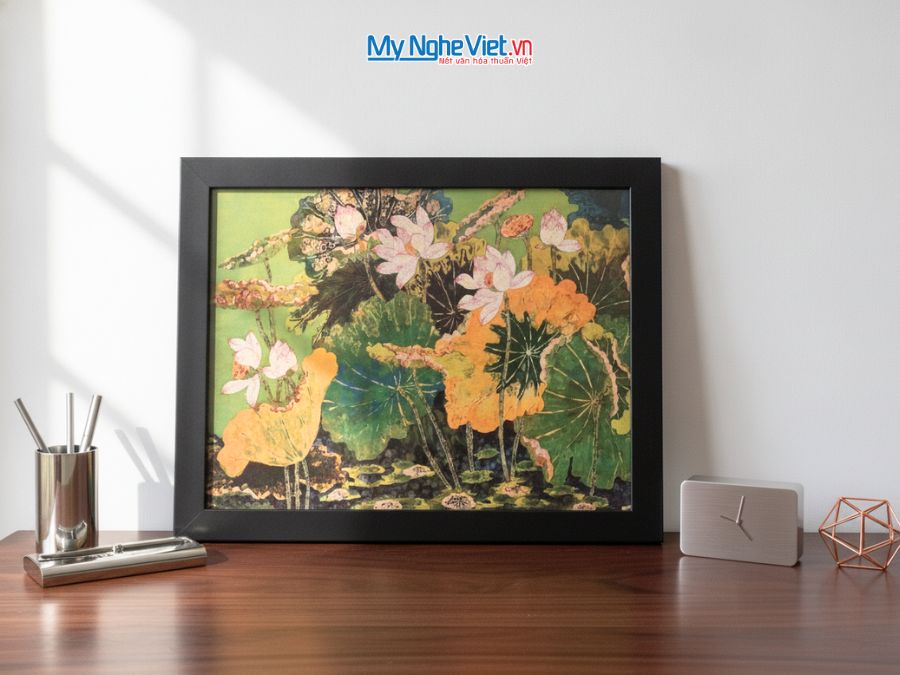 Tranh sơn mài vẽ hoa sen có khung 35x45cm TSM3545-1.11