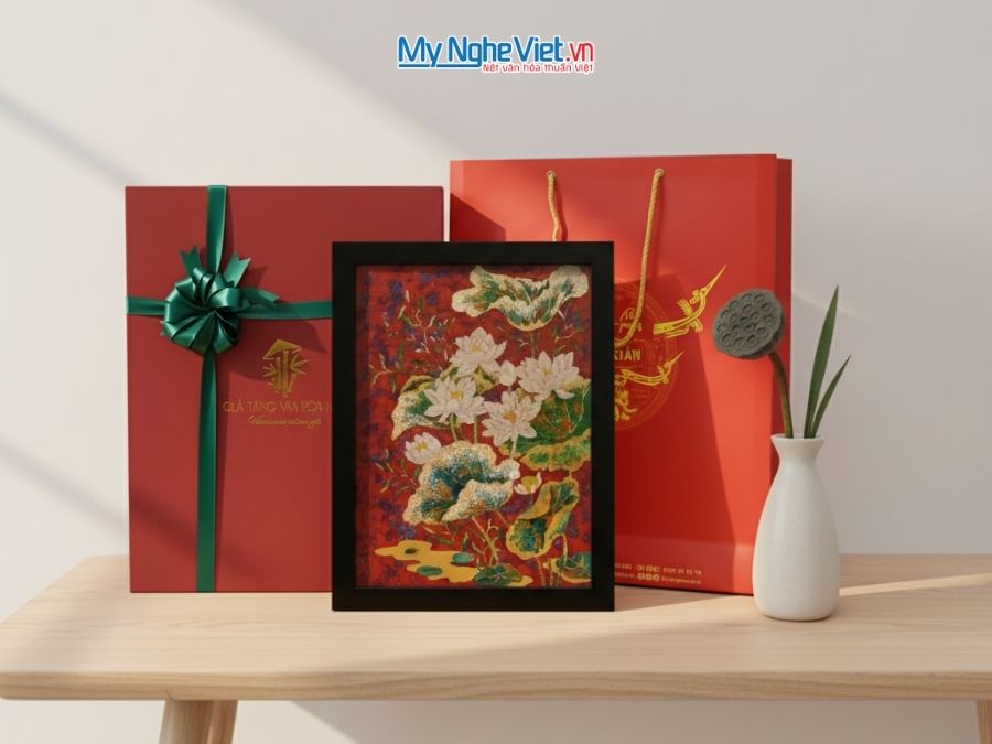 Tranh Sơn Mài Hoa Sen Và Hộp Quà Tặng Cao Cấp TBL34/17K3-17