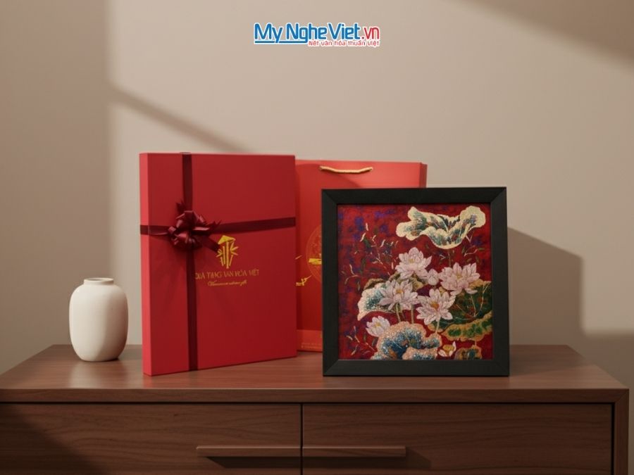 Tranh sơn mài hoa sen cao cấp 35x35 MNV-TSM3535/15