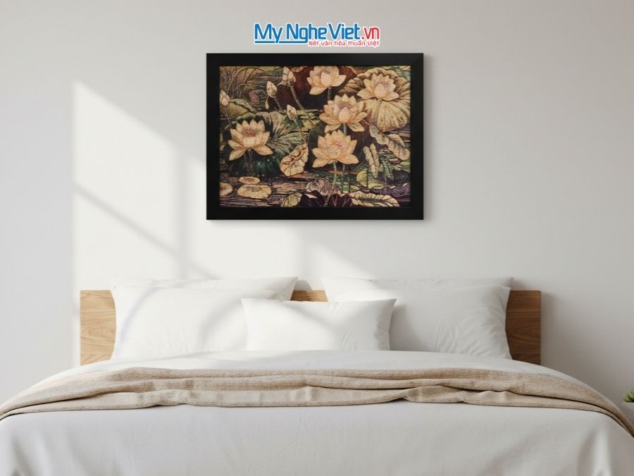 Tranh Sơn Mài Hoa Sen Và Hộp Quà Tặng Cao Cấp TBL34/17K3-12