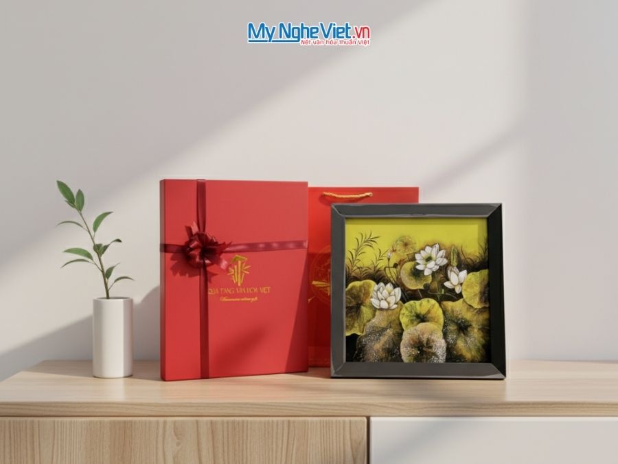 Tranh sơn mài hoa sen cao cấp nền xanh 35x35 MNV-TSM3535/4