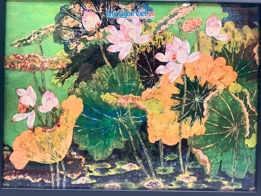 Tranh sơn mài vẽ hoa sen có khung 35x45cm TSM3545-1.11